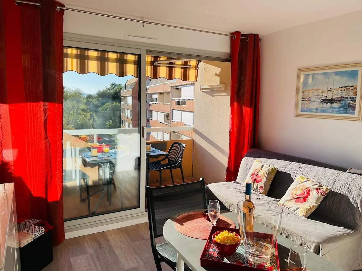 Cap Raphael Yourhosthelper Saint-Raphael  0*, Saint-Raphael (Var) France