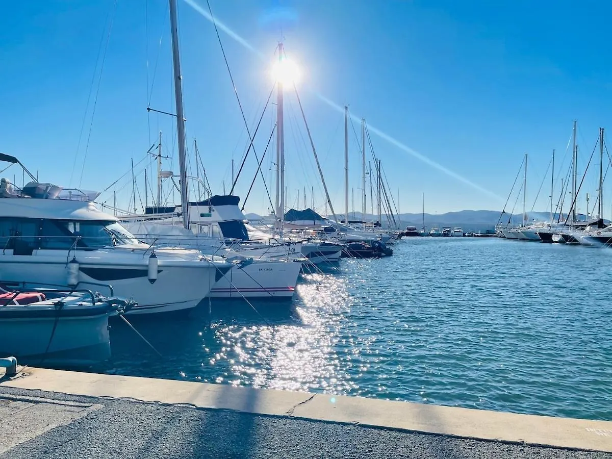 Cap Raphael Yourhosthelper Saint-Raphael  0*, Saint-Raphael (Var)